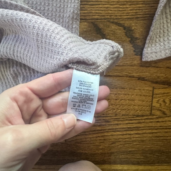 Socialite split-neck long sleeve thermal knit Top - Picture 3 of 4